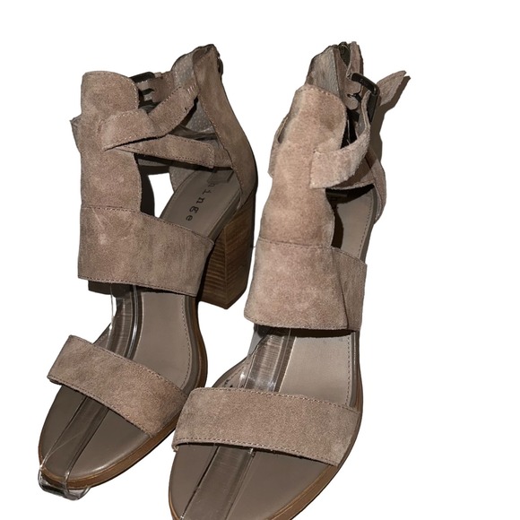 Hinge Strappy Heels 9M - Picture 7 of 9